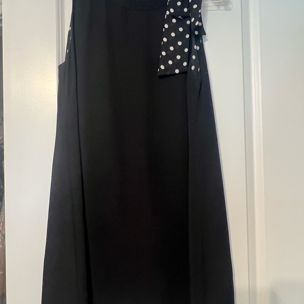 Elegant Black Sleeveless Dress with Polka Dot Bow